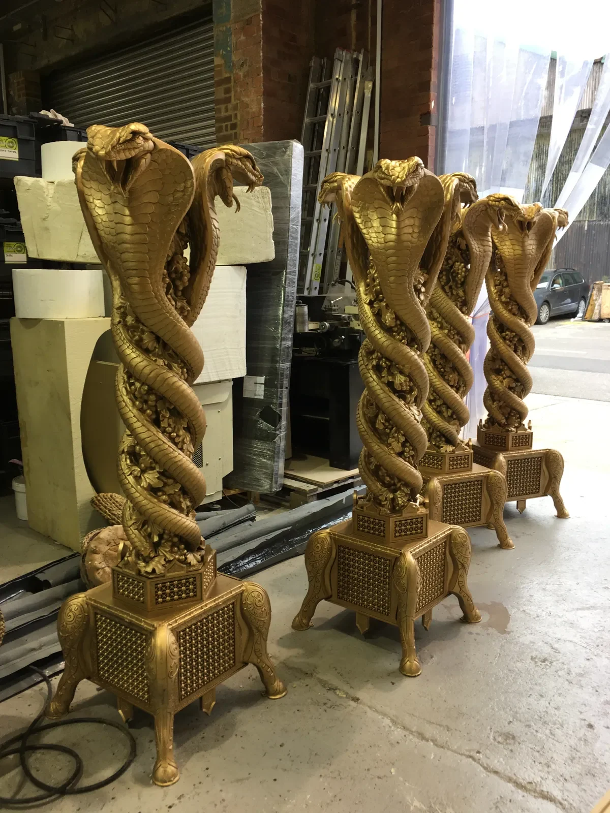 Ornate Thrones & Sculptural Furniture, documentation image 4